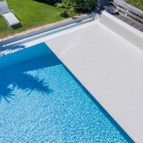 تغطية مسابح متحركة في مكة: تنفيذ مؤسسة قمة الظل